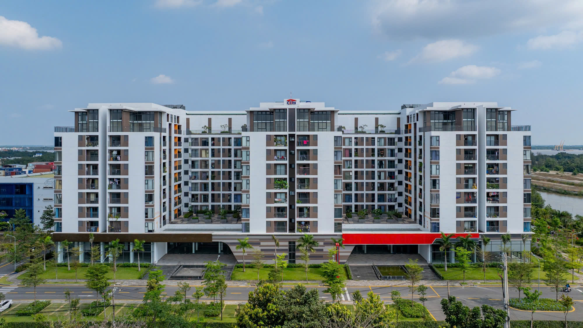 Tòa Nhà Chính Diện